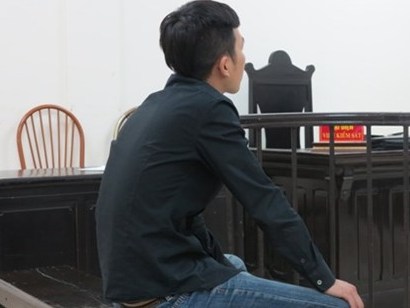 Bị chém đứt lìa tai vì nghịch vùng cấm vợ người khác