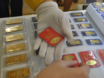 Giá vàng SJC giảm ngược dòng thế giới