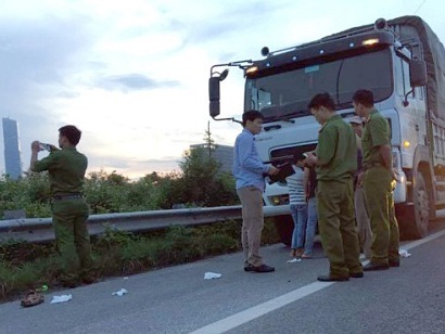 Hai vợ chồng bị cướp gần 100 triệu đồng ở Đại lộ Thăng Long