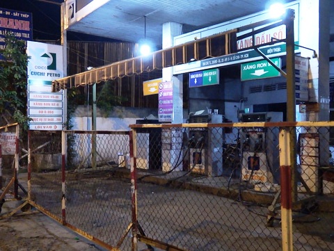 Nhân viên cây xăng đâm chết khách