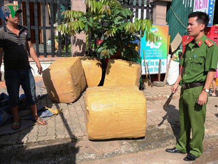 Thu giữ 630 kg sụn gân gà không rõ nguồn gốc