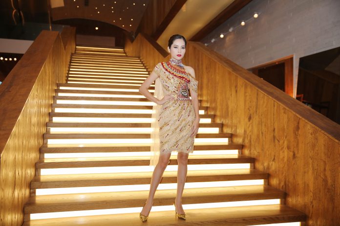 Lệ Nam hóa nữ thần trong trang phục ấn tượng, tham dự sự kiện