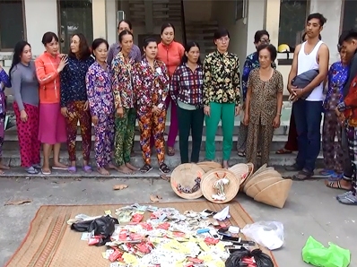 Gần 20 phụ nữ miền Tây bị bắt trên chiếu bạc