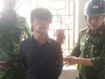 Bố bệnh nhi đâm chết bảo vệ bệnh viện vì va chạm khi ra vào