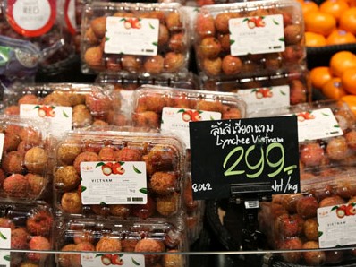 Vải thiều Việt bán 200 000 đồng một kg tại Thái Lan