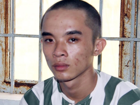 Nam thanh niên mang súng giả đi giật dây chuyền