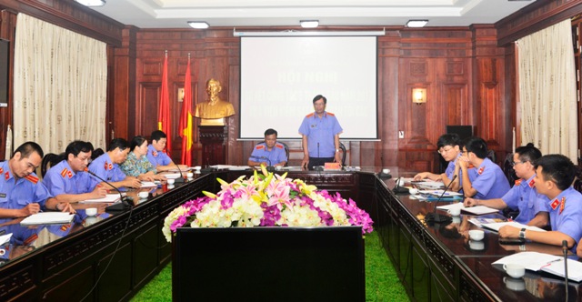 Phó Viện trưởng VKSNDTC Trần Công Phàn phát biểu tại Hội nghị sơ kết công tác 6 tháng đầu năm 2017 của Vụ 4