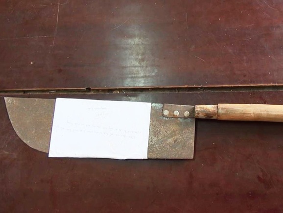 Đi đòi tiền, xách mã tấu theo chém người trọng thương