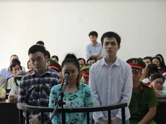 Sắp xét xử nữ sinh thuê người tạt axit bạn gái đồng tính