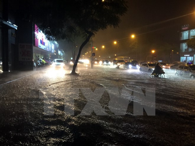 Trời mưa liên tục trong những ngày tới, Hà Nội có nguy cơ ngập úng