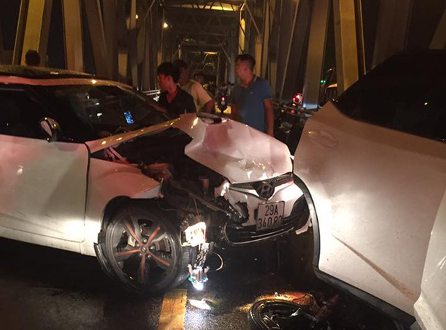 3 người tử nạn trên cầu Chương Dương Do xe máy đi vào làn ô tô