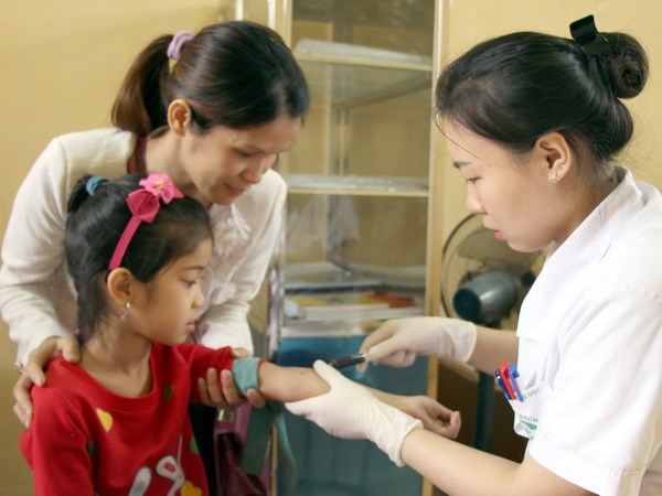 Hai bệnh nhi ngộ độc chì cấp do dùng thuốc cam không rõ nguồn gốc