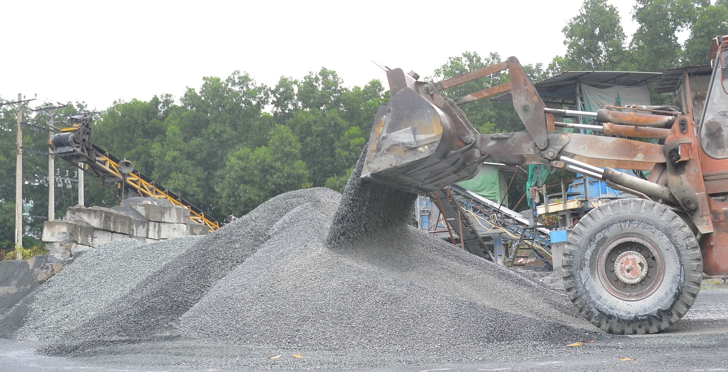 Cát cạn nguồn, xây dựng gặp khó