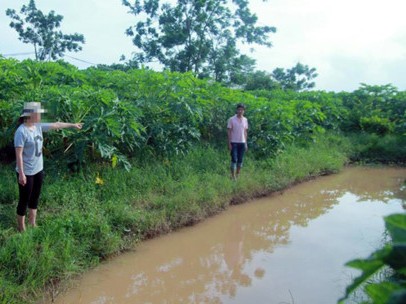 Thi thể bé trai tử vong ở vườn đu đủ với nhiều vết thương