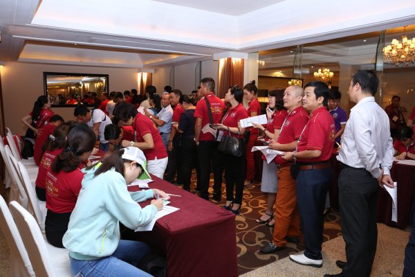 Hơn 200 Doanh nhân Việt Nam tham gia hiến máu nhân đạo tại Hội Ngộ Đỉnh Cao 2017