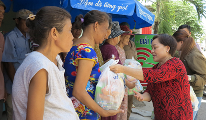 Tình người ở Xóm chạy thận