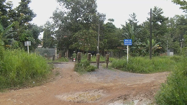 Băng qua đường sắt, một người bị tàu tông tử vong