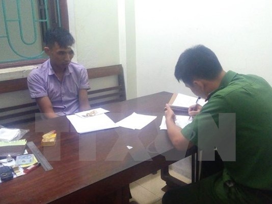 Vờ mua trang sức, nam thanh niên táo tợn cướp tiệm vàng giữa đêm