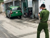 Người đàn ông ở Sài Gòn nổ súng vì bị taxi chắn lối đi