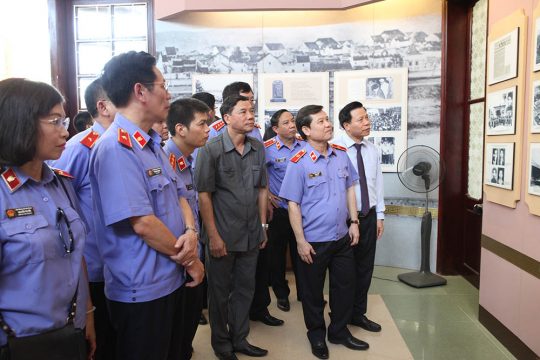 Đoàn đại biểu VKSNSTC và Tỉnh ủy Bắc Ninh thăm Nhà trưng bày về cuộc đời, thân thế sự nghiệp của đồng chí Hoàng Quốc Việt