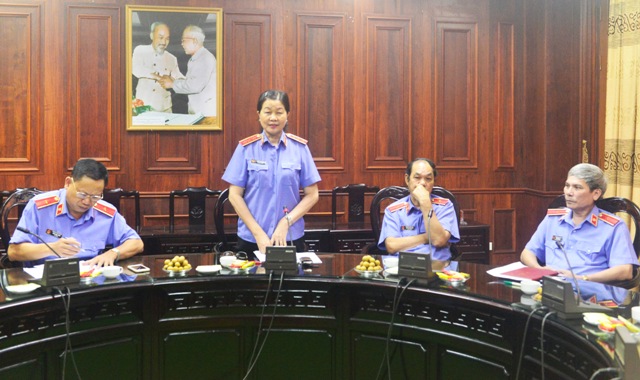 Đồng chí Nguyễn Thị Thủy Khiêm, Bí thư Đảng ủy, Phó Viện trưởng VKSNDTC phát biểu tại buổi gặp mặt (