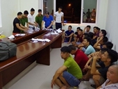 Bắt 14 lái xe đánh bạc trên điện thoại tại Hà Giang