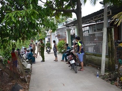 Ngửi thấy mùi hôi thối, mở cửa vào nhà phát hiện người đàn ông tử vong nhiều ngày