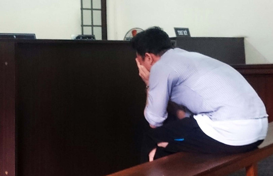 Gây án mạng vì bị đuổi chém vô cớ, thanh niên khóc tức tưởi