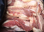 Hơn 3 tạ thịt bò bốc mùi mang ra Hà Nội tiêu thụ