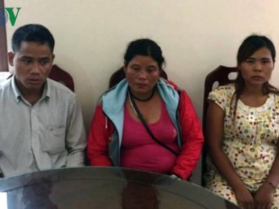 Tài xế taxi nhanh trí cứu 2 bé gái sắp bị đem đi bán