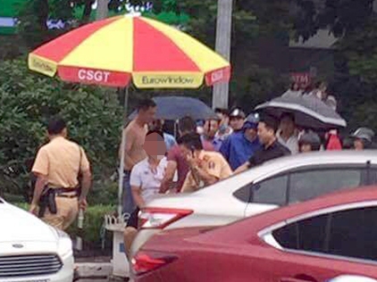 Khởi tố vụ án tài xế cầm gậy golf đánh hai cảnh sát giao thông