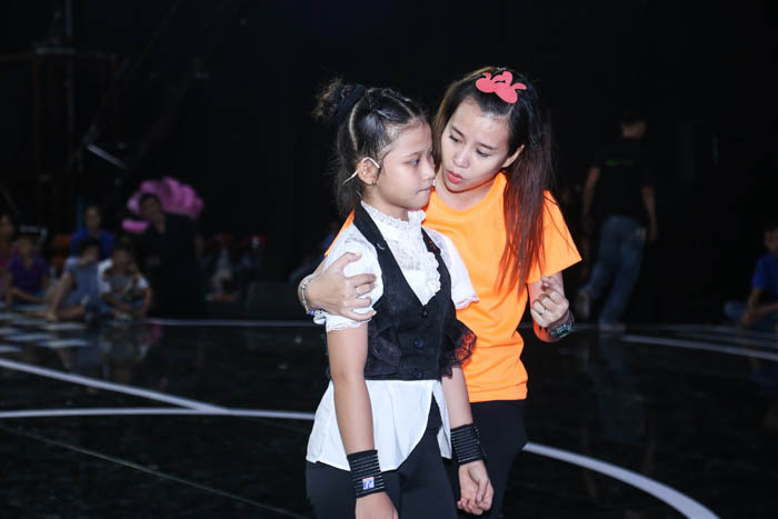 Việt Trinh hóa Thần Xúng Xính thế Ốc Thanh Vân tại chương trình nhí