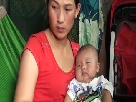 Liều lĩnh giấu ma túy trên mình bé 3 tháng tuổi