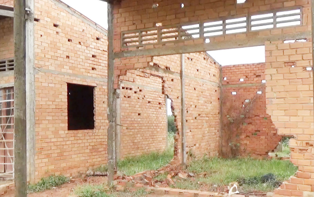 Trăn trở trên cụm, tuyến dân cư vượt lũ - Bài 2 Nhiều nhà vượt lũ bỏ hoang