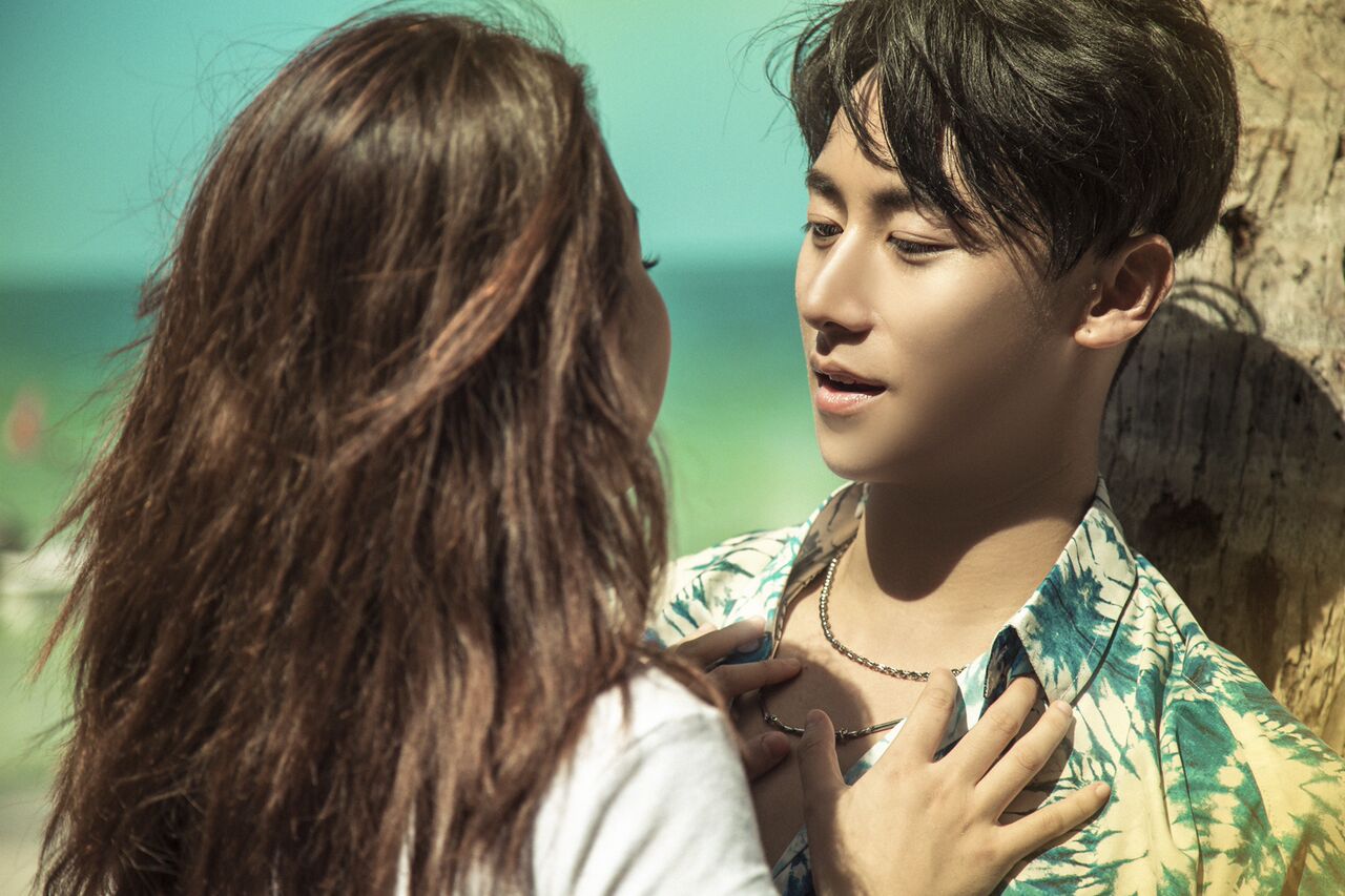 Rocker Nguyễn phanh cúc áo, khoe body chuẩn soái ca đốn tim phái nữ trong MV mới