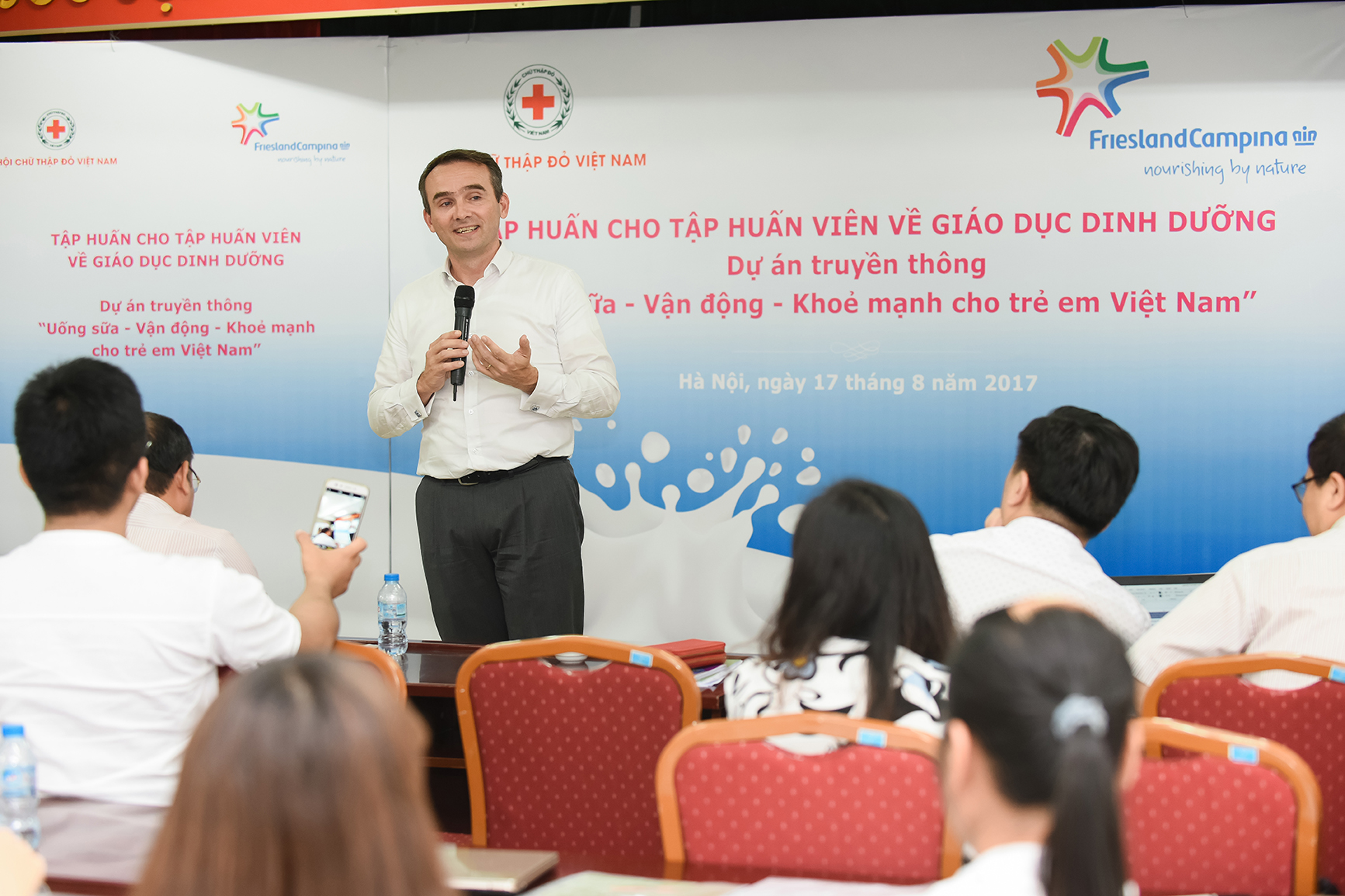 Ông Arnoud Van Den Benrg – Tổng giám đốc FrieslandCampina Việt Nam tại buổi tập huấn.
