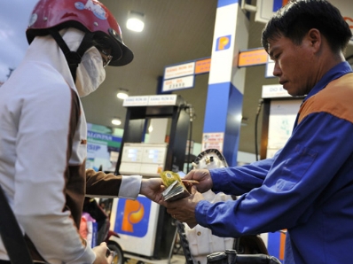 Xăng tăng gần 500 đồng mỗi lít