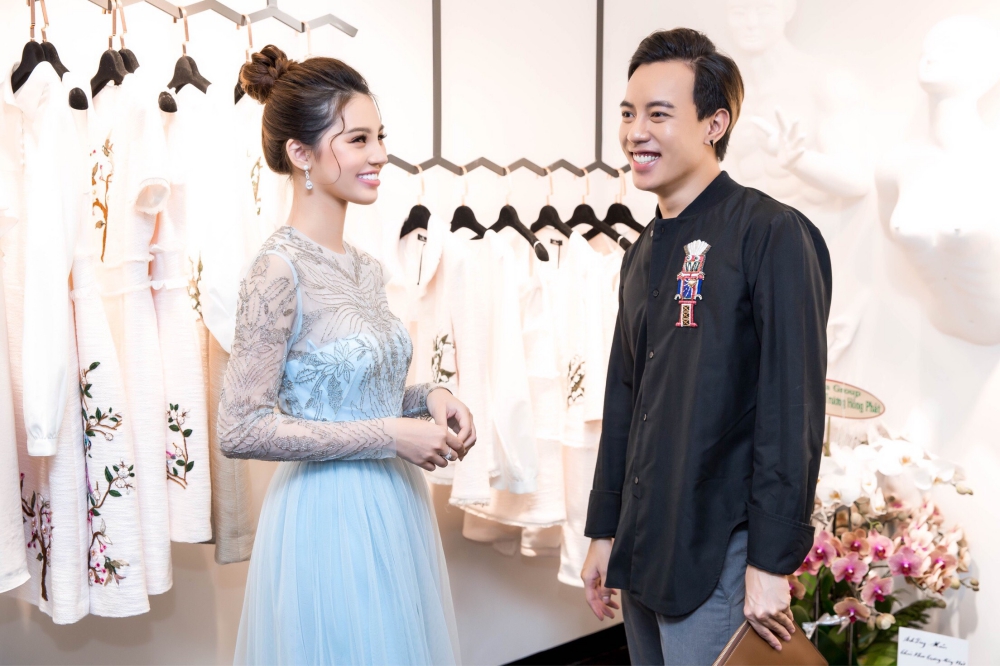 Jolie Nguyễn bất ngờ đổi style xinh như công chúa dự sự kiện