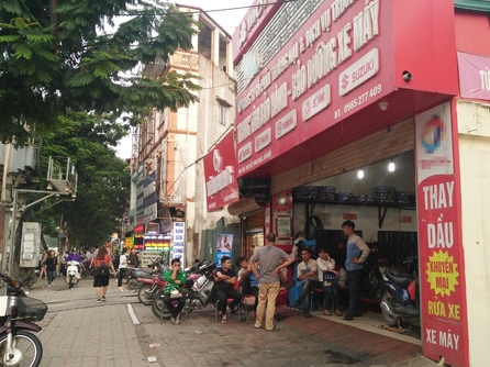 Sát thủ bắn nhầm khiến thợ sửa xe trúng đạn