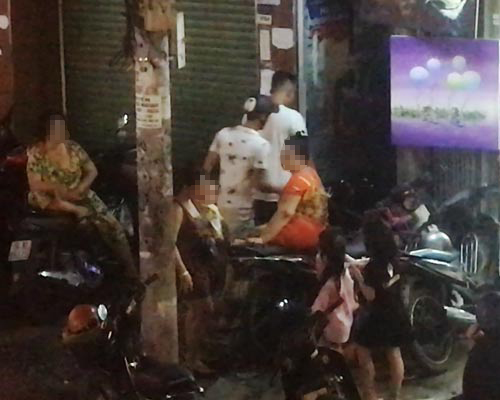 Hẻm lạ ở phố Tây