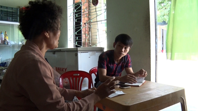 Các hộ dân khẳng định họ không nợ tiền nước của Xí nghiệp Cấp thoát nước Tam Kỳ. Ảnh: ĐOÀN ĐẠO