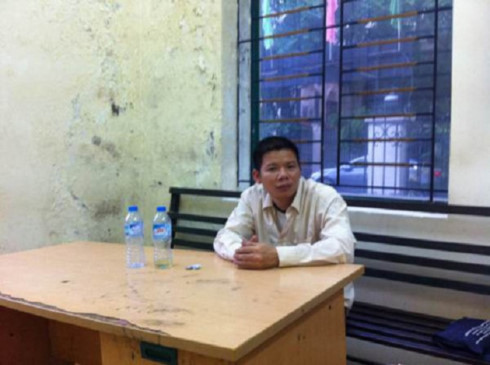 Khởi tố đối tượng hành hung nhân viên phun thuốc chống sốt xuất huyết