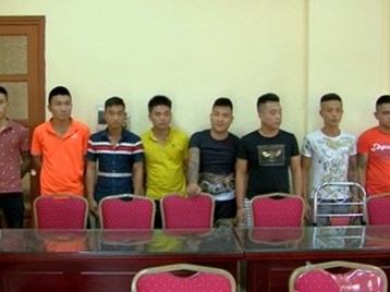 Trộn mắm tôm với sơn đỏ ném vào nhà đàn em để đòi nợ