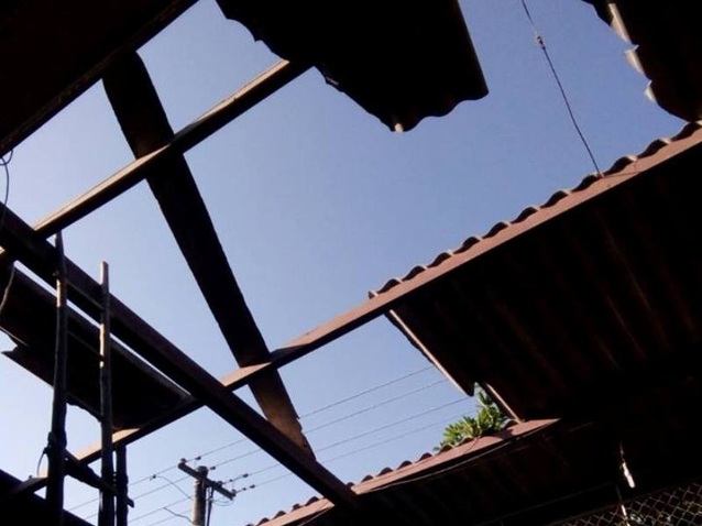 Lốc xoáy 10 phút, hơn 120 ngôi nhà hư hỏng