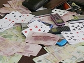 Hải Dương Khởi tố 6 cán bộ xã tham gia đánh bạc