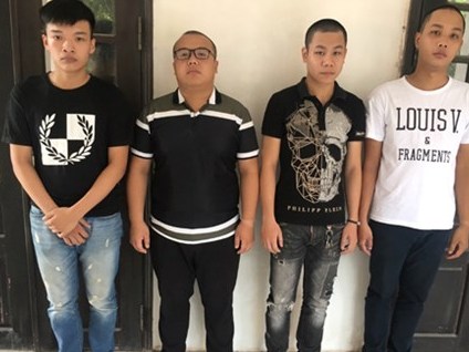 Giả danh Công an, chặn xe máy chở tiếp viên nữ để cưỡng đoạt tiền