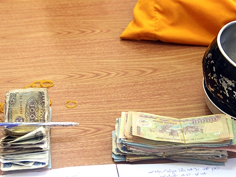 Hai phụ nữ giả danh nhà sư xin được 3,7 triệu trong buổi sáng