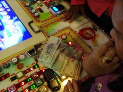 Tập kích ổ cờ bạc trá hình tại Aeon Mall, TP HCM