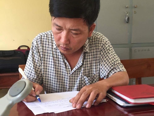 Bé gái bị người hàng xóm dâm ô trong nhà bếp