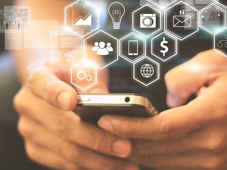 Người tiêu dùng kết nối và xu hướng mua sắm đa kênh